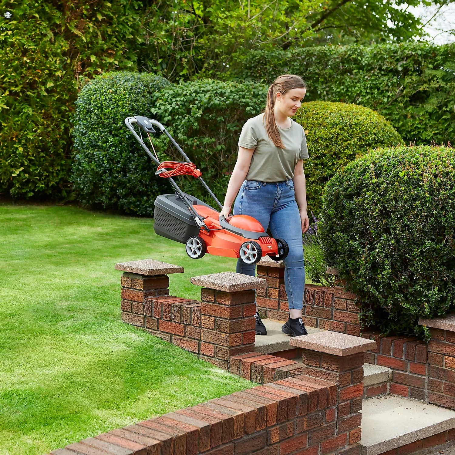 Flymo 1200W EasiStore 300R Electric Lawn Mower - 30cm 6 Flymo 1200W EasiStore 300R Electric Lawn Mower - 30cm - Image 6