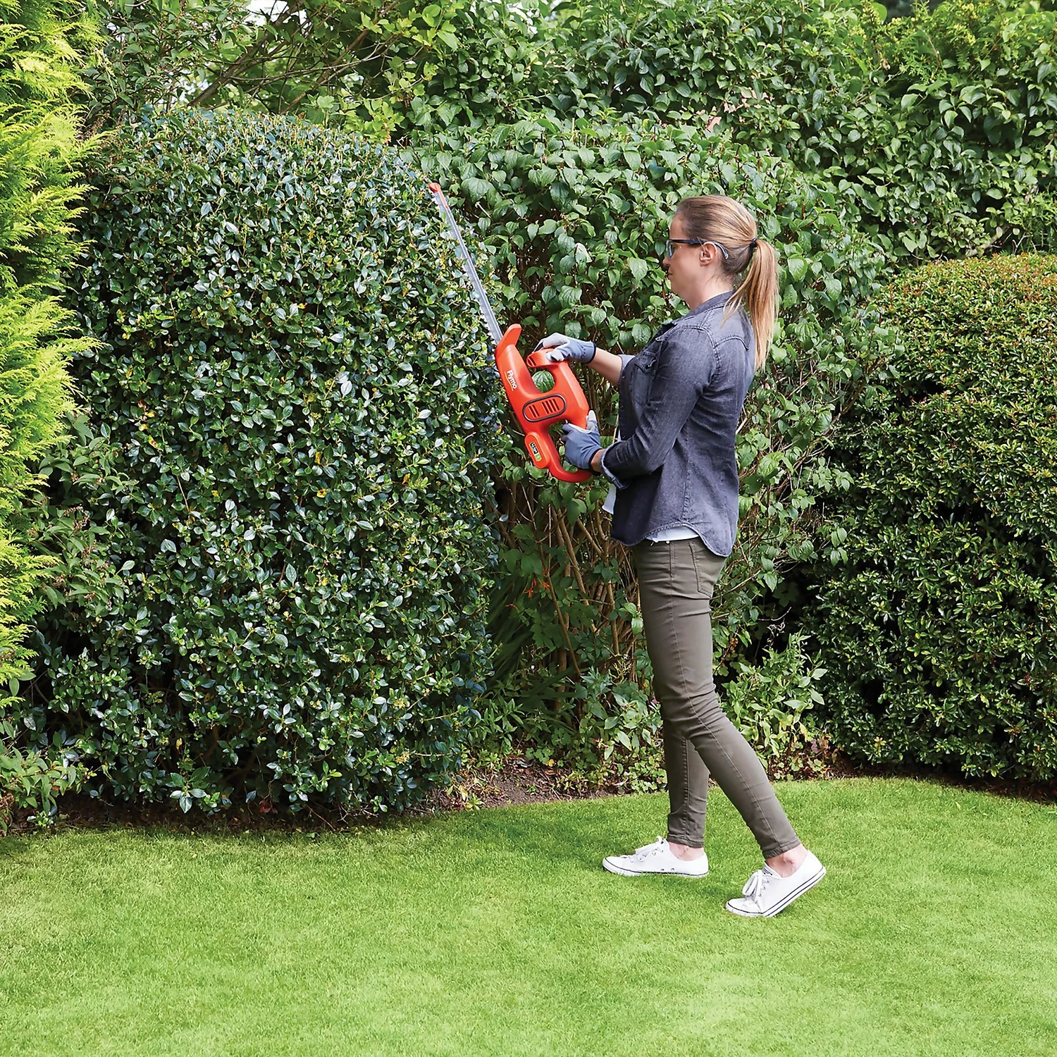 Flymo SimpliCut Cordless Hedge Trimmer 4 Flymo SimpliCut Cordless Hedge Trimmer - Image 4